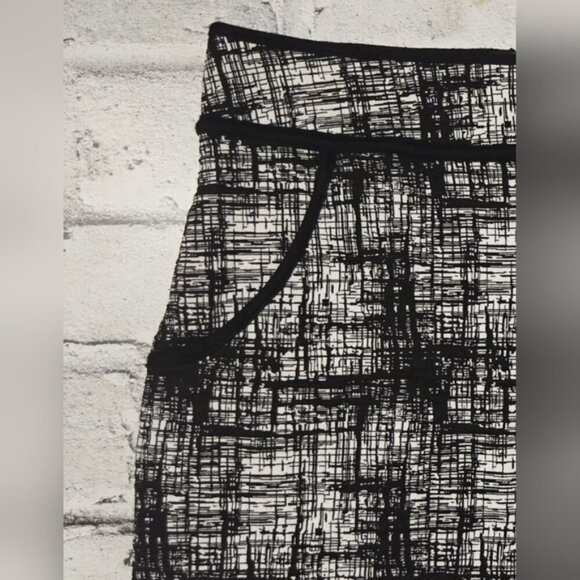 Faith and Joy New York Black & White Grid Pattern Skirt - Picture 4 of 10